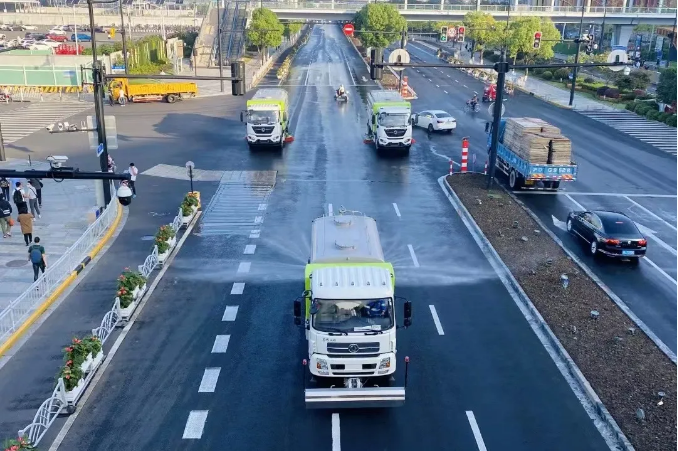 路面见本色丨USDT钱包环境新能源环卫装备服务上海进博会！